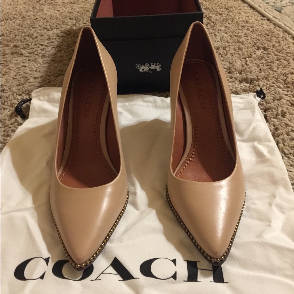 Coach Pumps